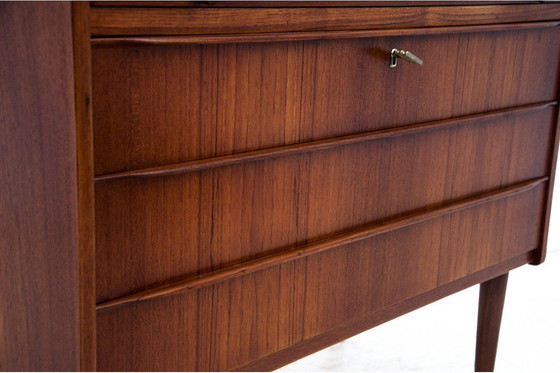 Image 1 of Bureau en teck, design danois, années 1960.