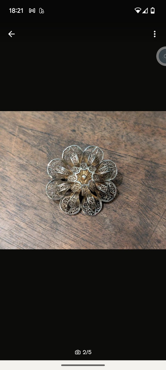 Image 1 of Beautiful old silver brooch gold plated / flower

Genuine silver gold plated

Have a look at my other items