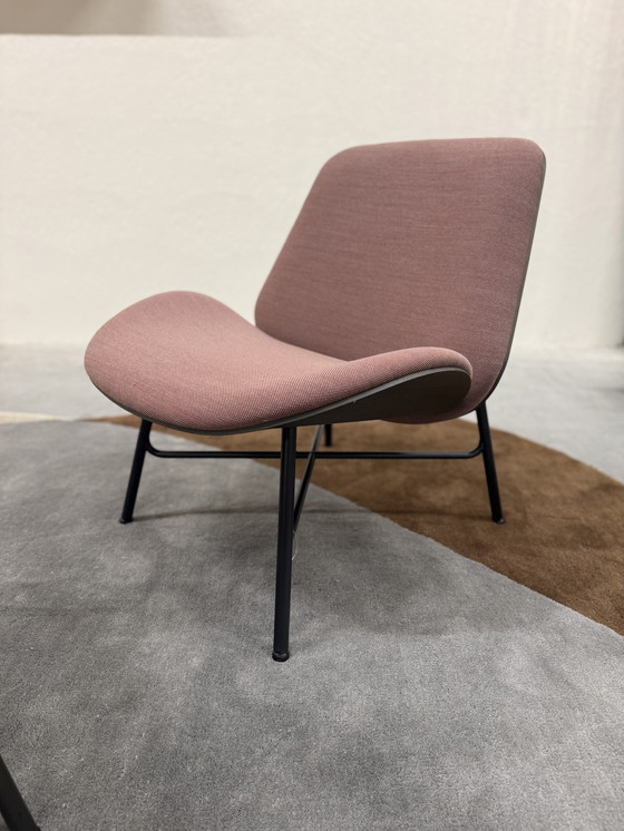 Image 1 of Poltrona Pode Nihan con pouf in tessuto Steelcut trio