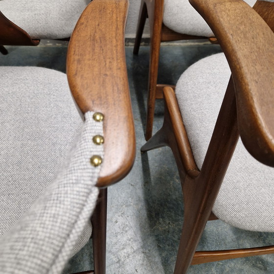 Image 1 of 6 Kuhhornstühle, neu bezogen von Awa Louis van Teeffelen