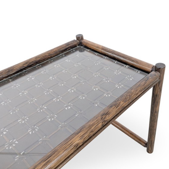 Image 1 of Salontafel van bamboe uit het midden van de vorige eeuw, bijzettafel met glas in vintage stijl