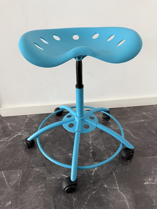 Taburete con forma de tractor de IKEA – krukjes, Metal, Plastic