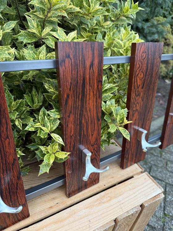 Image 1 of Porte-manteau mural vintage en bois avec crochets en métal