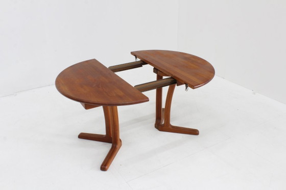 Image 1 of Vintage Dyrlund Deense ronde uitschuifbare eettafel massief teak 