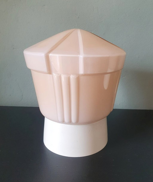 Plafonnier Art Déco Thabur de couleur crème tirant presque sur le rose.