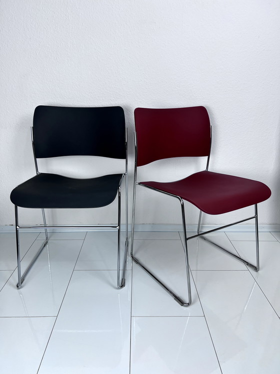 Image 1 of 2 x HOWE 40/4 bijzetstoel - Iconisch ontwerp