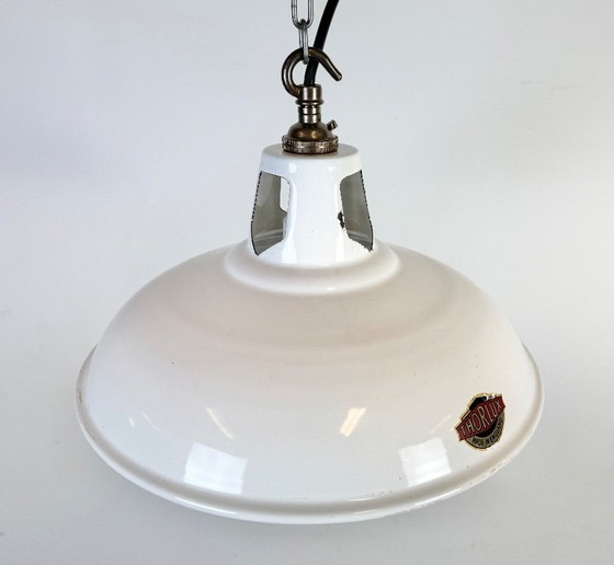 Image 1 of Industriële witte geëmailleerde fabriekshanglamp van Thorlux, jaren 60