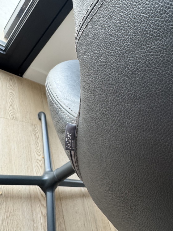 Image 1 of 6 fauteuils pivotants Artifort Shark en cuir
