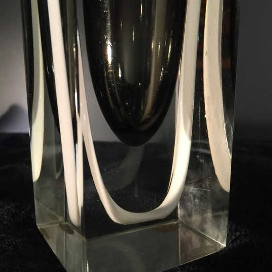 White and Black Striped Sommerso Murano Glass Vase attributed to Flavio Poli for Seguso, 1960s – Arte (photo 7 of 17)