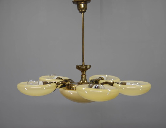 Image 1 of Lámpara de araña Art Nouveau de seis luces de latón, de Jenčík, Checoslovaquia, década de 1920, con etiqueta.