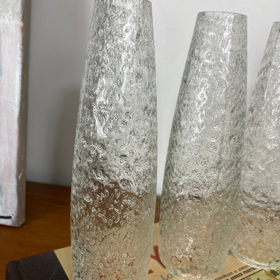 Set di 4 paralumi antichi in vetro a forma di tulipano con effetto bolla, per lampade da parete e lampadari. (photo 2 of 5)