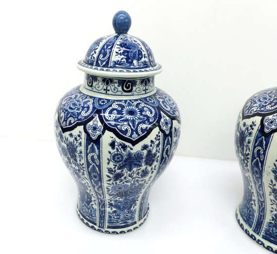 Image 1 of Large pair of blue and white Delft covered pots, floral decoration, 18th-century style