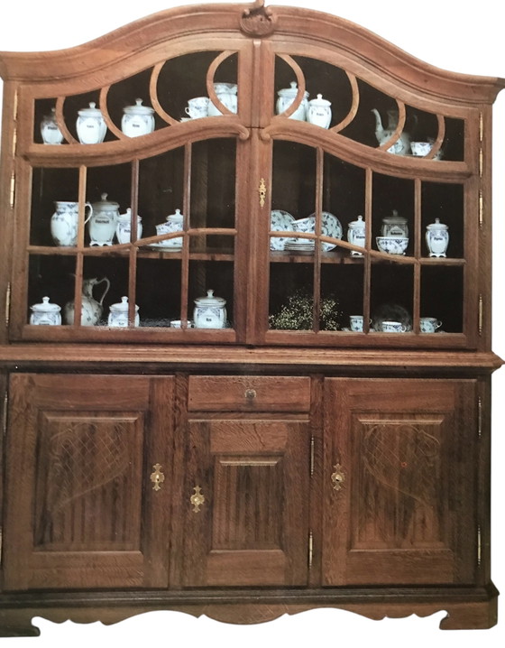 Image 1 of Traditionele Ambachtelijke Vitrine kast met gebogen deuren met antieke raampjes 