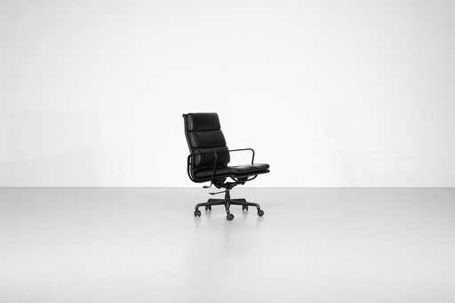 Soft Pad Chair "EA 219" Charles Ray Eames, USA 1969.