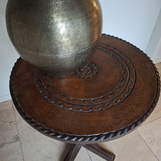 Image 1 of MESA ANTIGUA DE ROBLE TALLADO