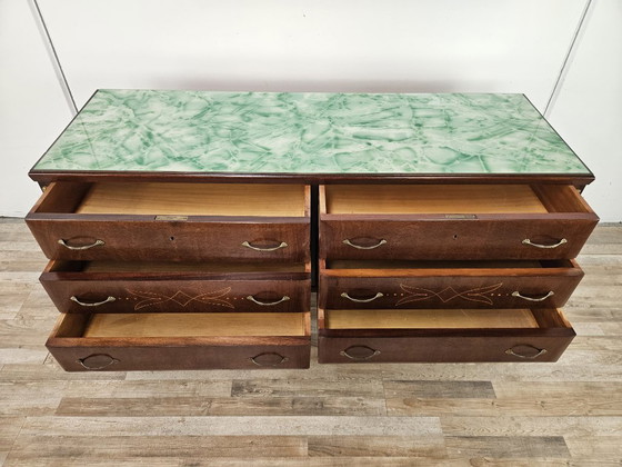 Vintage eiken ladekast met zes laden en glazen blad, 1960 – Ladekasten, Wood (photo 11 of 23)