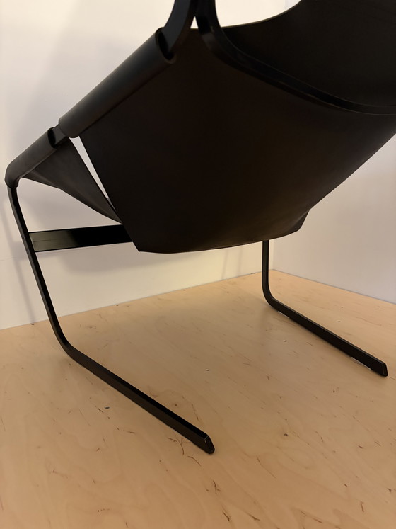 Image 1 of Fauteuil F444 Pierre Paulin pour Artifort Cuir Noir Piètement Métal Laqué Design Collector