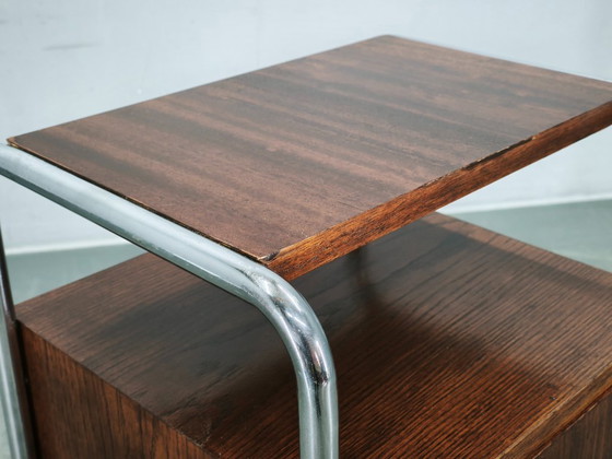 Image 1 of Table de chevet tubulaire en chêne et chrome de style Bauhaus, Tchécoslovaquie des années 1940