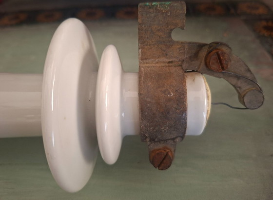 Image 1 of Grande zucca antica in porcellana industriale con elementi metallici – Isolatore elettrico decorativo vintage