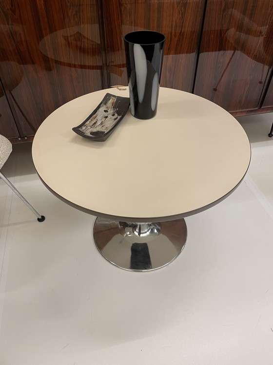 Image 1 of Table d'appoint à pied trompette de Mayer