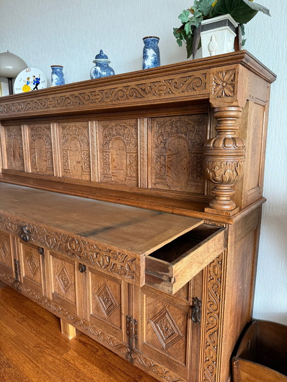 Image 1 of Antica credenza/buffet inglese con intaglio in legno, circa 1800