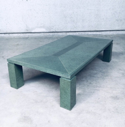 Table basse Postmoderne Design Coque de Tortue Verte avec Incrustation de Laiton, Italie années 80 – salontafels, Wood, Brass