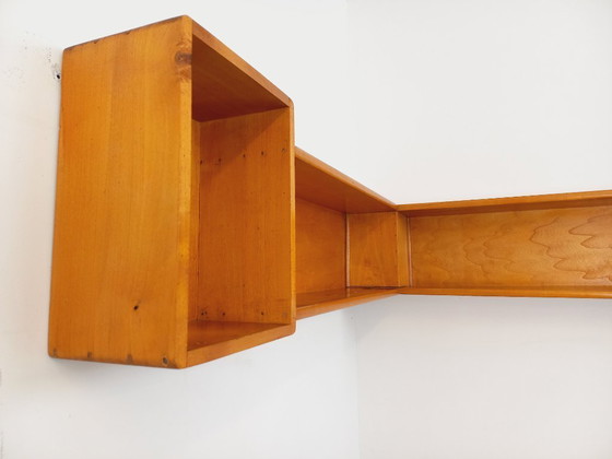 Image 1 of Vintage houten hoekwandplank uit de jaren 60/70