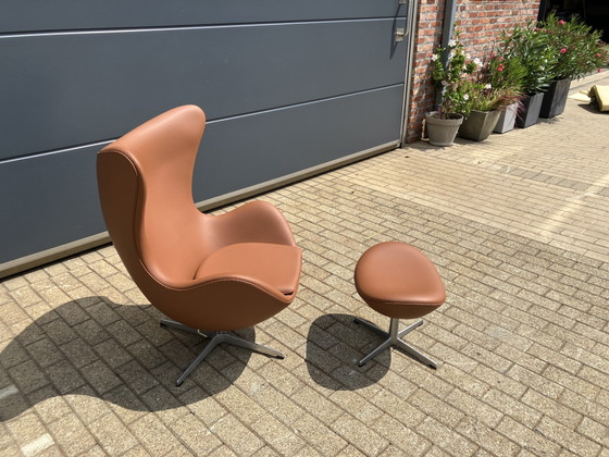 Image 1 of Sillón Egg de Fritz Hansen + Otomana de piel color coñac ¡En perfecto estado!