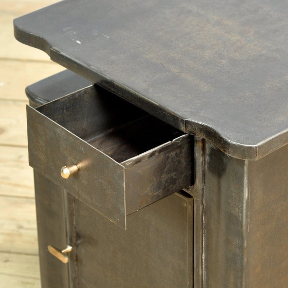 Table de chevet en fer, vers 1930 – Tables de nuit, Iron, Metal (photo 6 of 10)