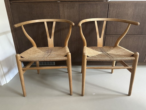 2× Carl Hansen Wishbone Chairs – Hans J. Wegner (1970)