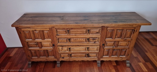 Aparador de roble macizo español.