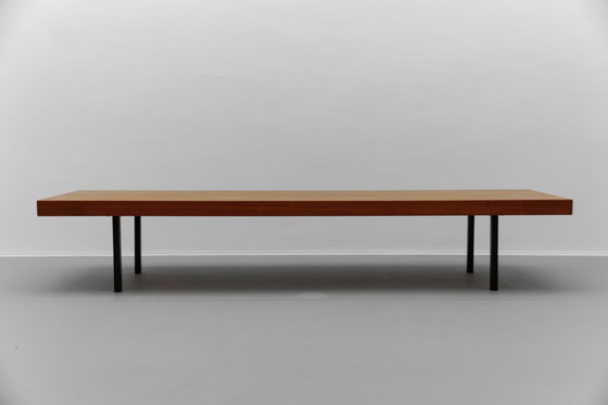 Image 1 of Banco de nogal de mediados de siglo con patas de metal, década de 1960