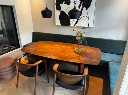 Mesa ovalada danesa de roble macizo de Meubols