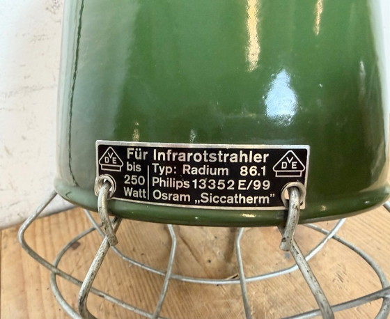 Image 1 of Lampada a sospensione industriale in smalto verde a gabbia di Philips, anni '60