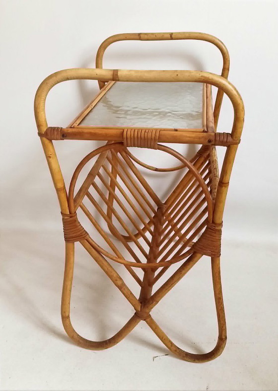 Image 1 of Table d'appoint et porte journaux Rotin Années 60