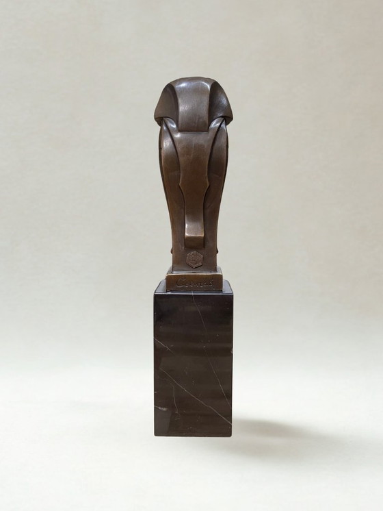 Image 1 of Bronzen sculptuur gesigneerd Coenrad – Gestileerde uil – Marmeren sokkel – Parijs
