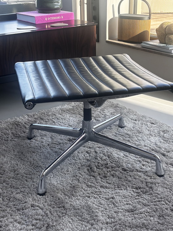 Image 1 of Vitra Eames EA124 y EA125 Cuero y cromo