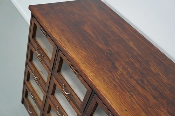 Image 1 of Armoire de mercerie/vitrine vintage en chêne hollandais, années 1950