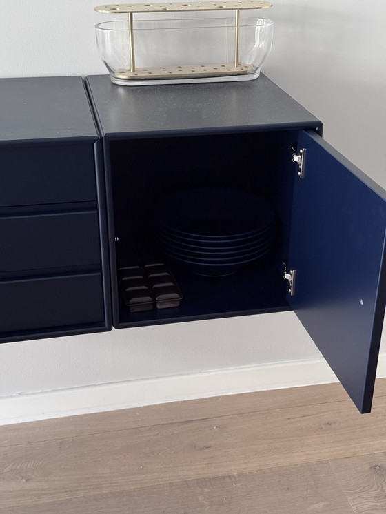 Image 1 of Credenza modulare Montana – Set da parete da 3 pezzi (colore: Shadow)