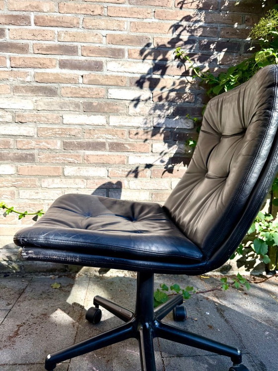 Image 1 of Artifort bureaustoelen 2x