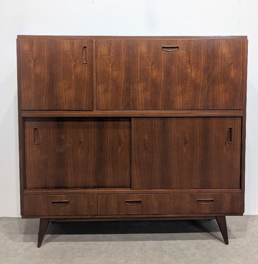 Highboard uit het midden van de vorige eeuw, jaren 60.