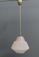 Lampe suspendue en verre rose 1960
