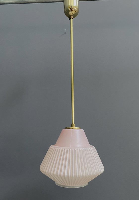 Image 1 of Lampada a sospensione in vetro rosa 1960