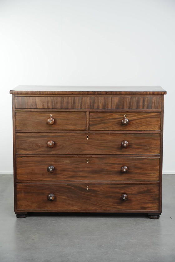 Image 1 of Gran cómoda/cómoda antigua inglesa de principios del siglo XIX con 5 cajones y hermosos detalles.