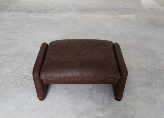 Image 1 of Maralunga-Loungesessel und passender Hocker aus Leder von Vico Magistretti für Cassina, 1980er Jahre, 2er-Set