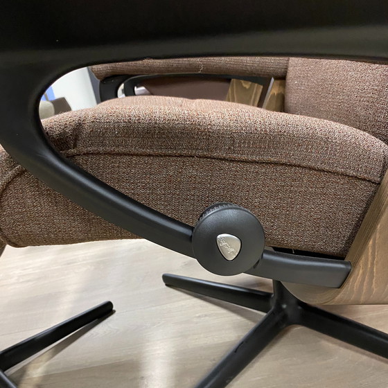 Image 1 of Stressless Philip recliner with ottoman