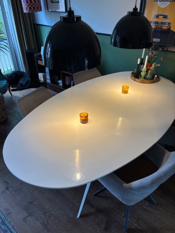 Design Dining table Nouvel, white oval top 240 x 130 and base – Goossens, Mdf, Metal (photo 4 of 5)