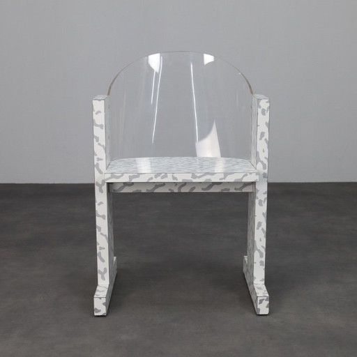 De Teodora-stoel van Ettore Sottsass voor Vitra, Zwitserland, 1986.