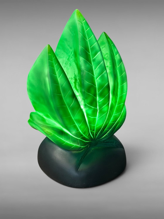 Image 1 of Retro Vogler GmbH 'Marijuana' Leaf Lamp – Green/Black Plastic vintage design