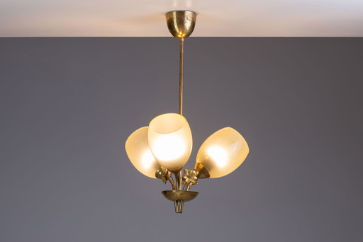 Lampadario anni '40 con fiori in ottone e vetro 